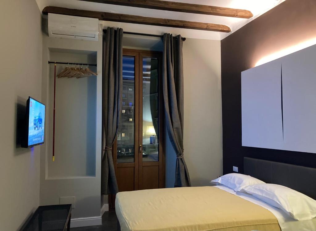A bed or beds in a room at Hotel Calypso