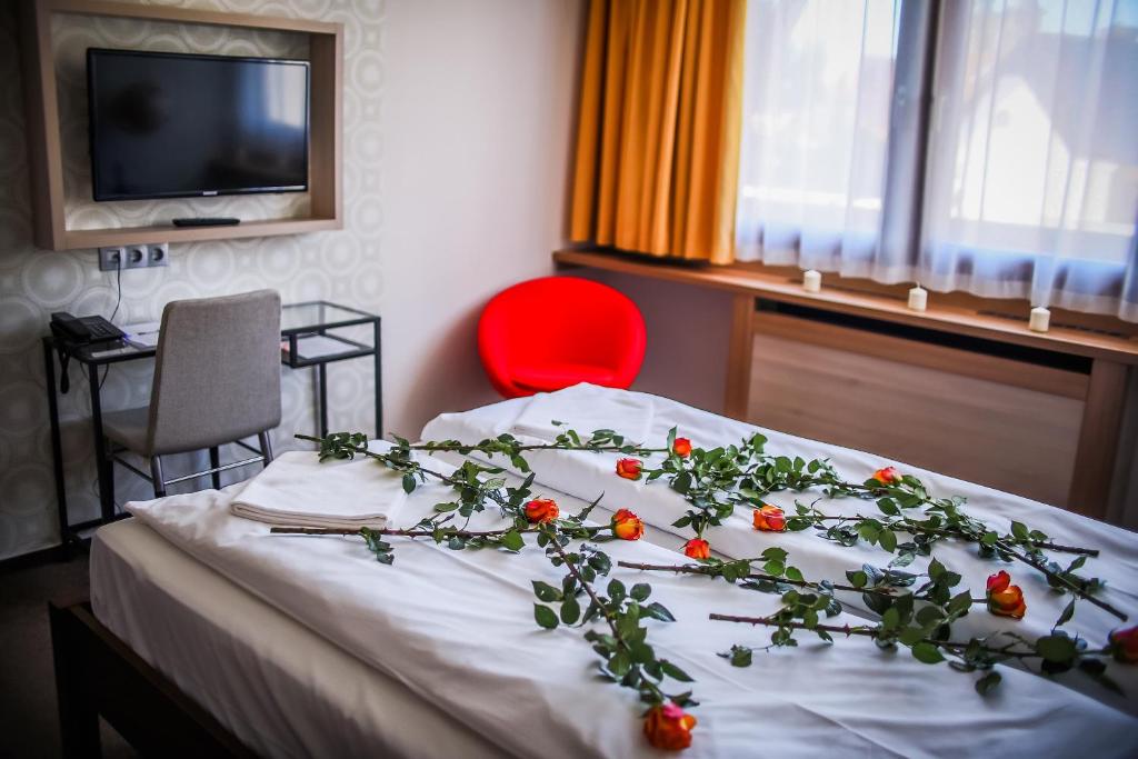 Posteľ alebo postele v izbe v ubytovaní Imola Udvarház Dessert Hotel