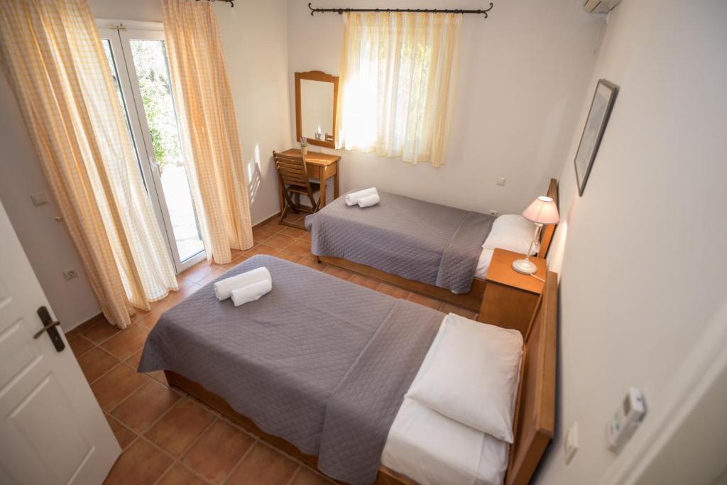 Posteľ alebo postele v izbe v ubytovaní Rodi-Poros Green Village