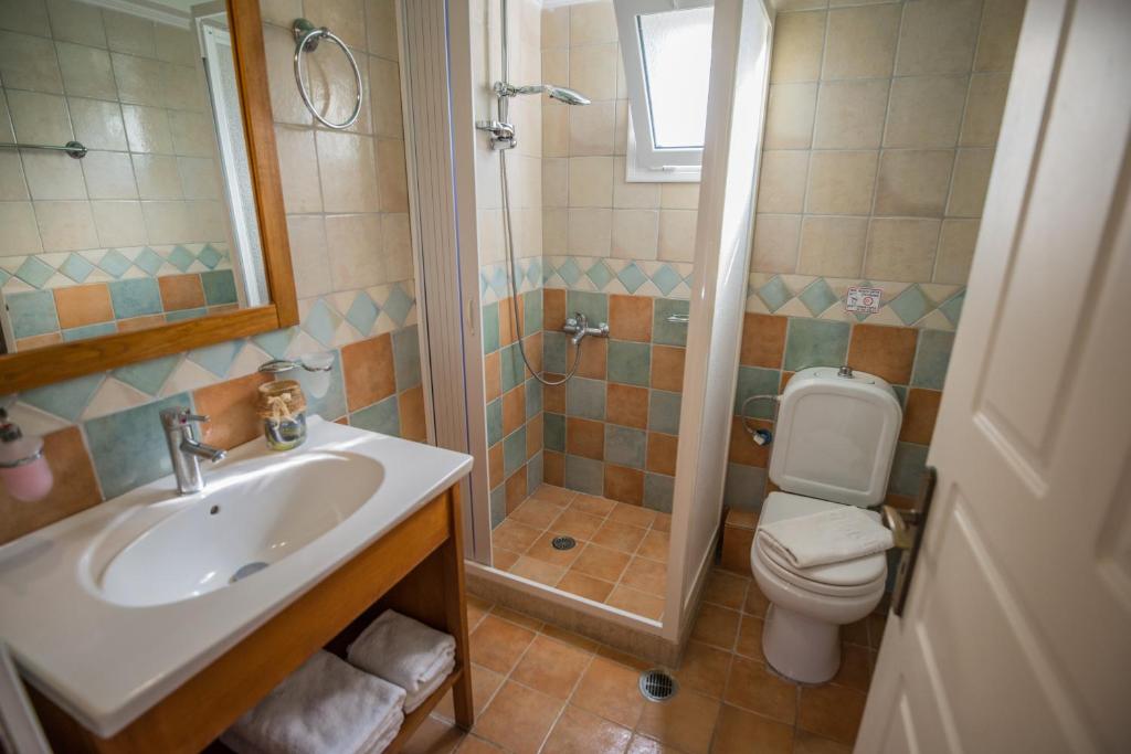 Kúpeľňa v ubytovaní Rodi-Poros Green Village