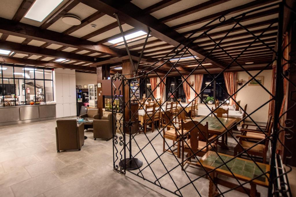 Restaurace v ubytování Auberge Le Vieux Moulin