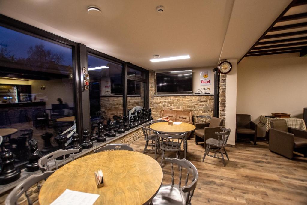 Posezení v ubytování Auberge Le Vieux Moulin