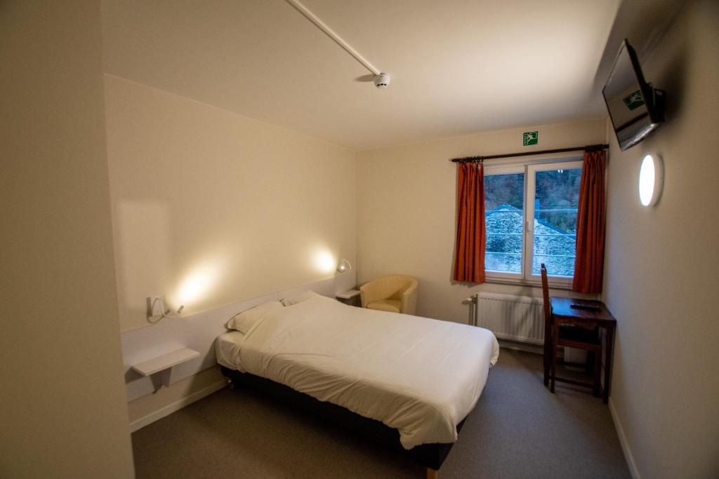 Postel nebo postele na pokoji v ubytování Auberge Le Vieux Moulin