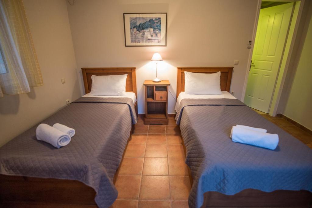 Posteľ alebo postele v izbe v ubytovaní Rodi-Poros Green Village