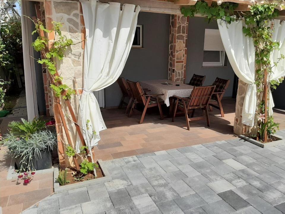 Patio alebo iná vonkajšia časť ubytovania Apartments Ewa