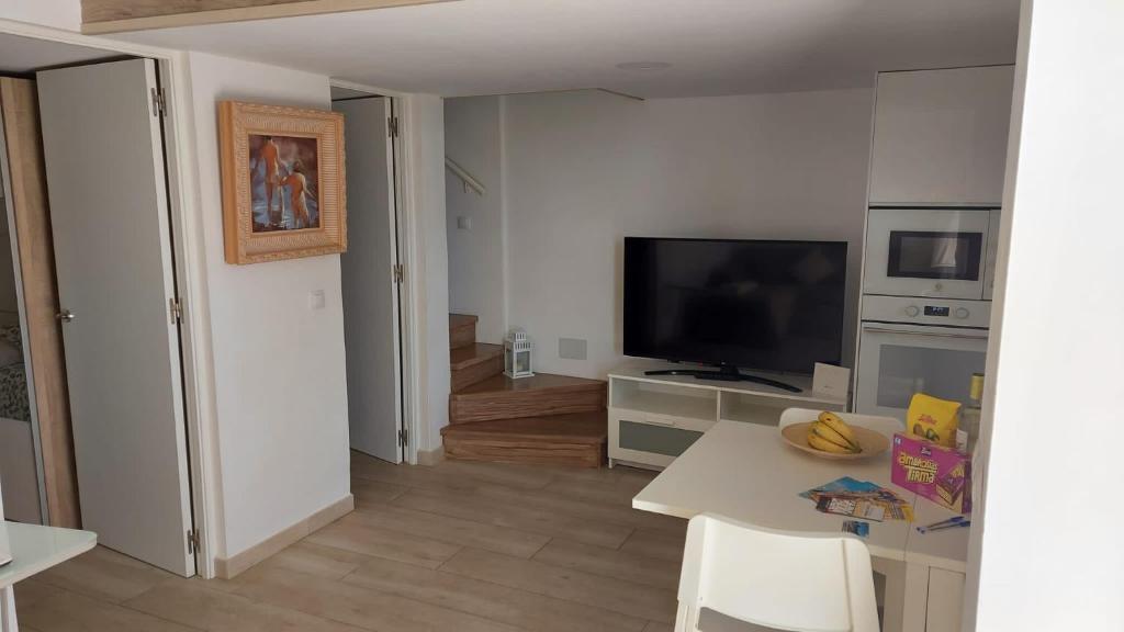 Televízia a/alebo spoločenská miestnosť v ubytovaní SUITE COCO