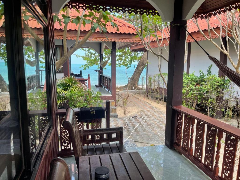 Ein Garten an der Unterkunft Pen's Bungalow Koh Phangan