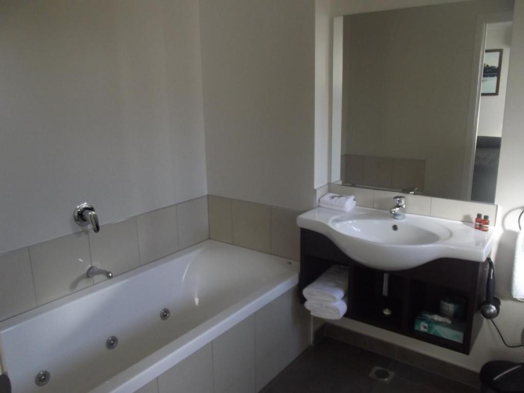 Arena Court Motel - Resim 12