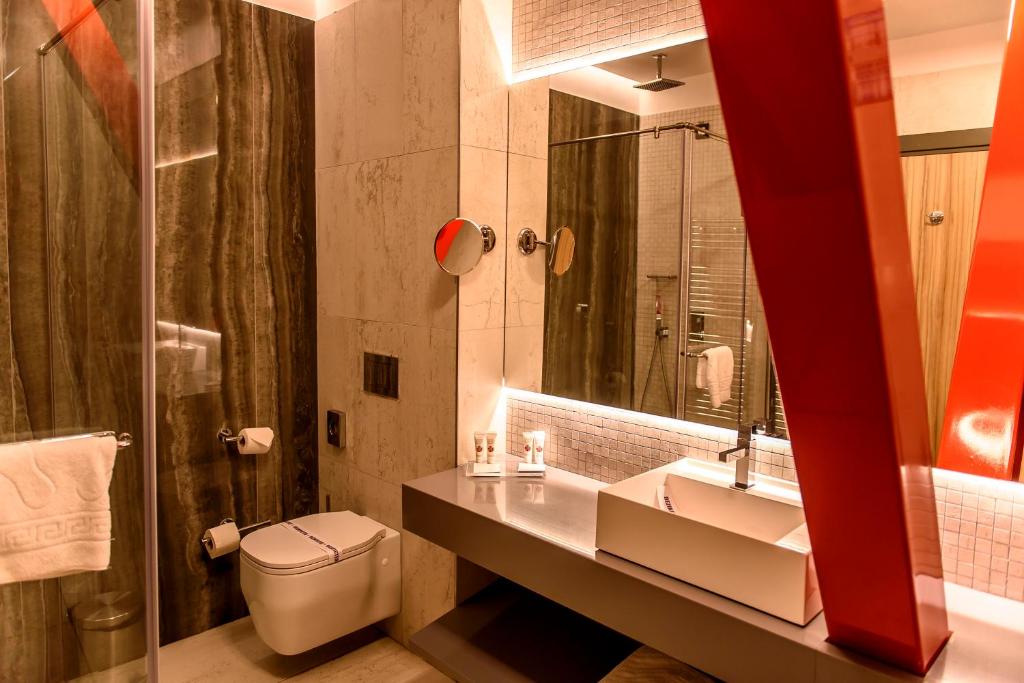 Ramada by Wyndham Ramnicu Valcea - King Suite - Não Fumante
