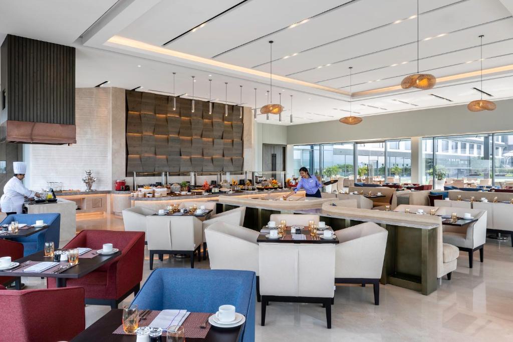 Restaurace v ubytování Vivanta Bhubaneswar DN Square