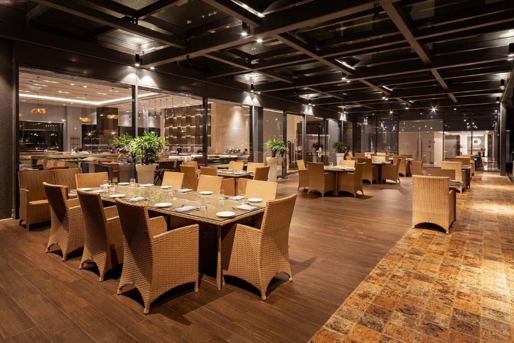 Restaurace v ubytování Vivanta Bhubaneswar DN Square