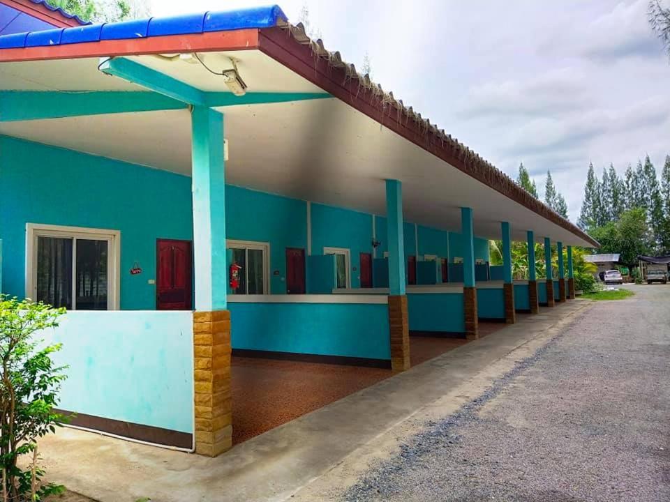 a house with a blue and white exterior at ณัฐชารีสอร์ท in Prachuap Khiri Khan