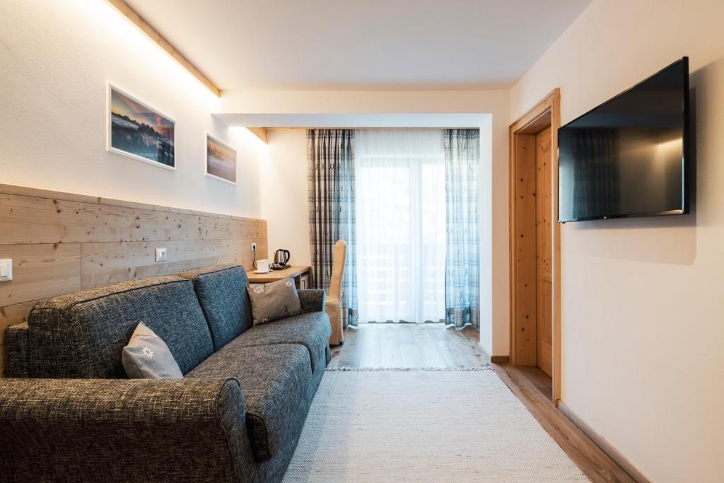 TV a/nebo společenská místnost v ubytování Piccolo Hotel Claudia No Pets