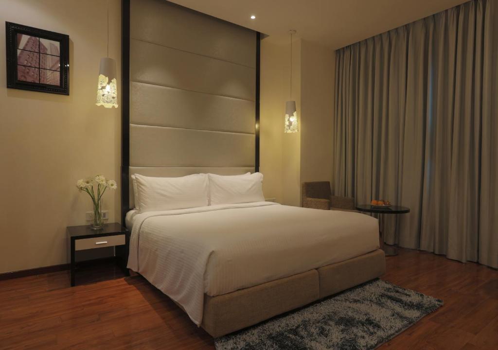 Postel nebo postele na pokoji v ubytování E Hotel