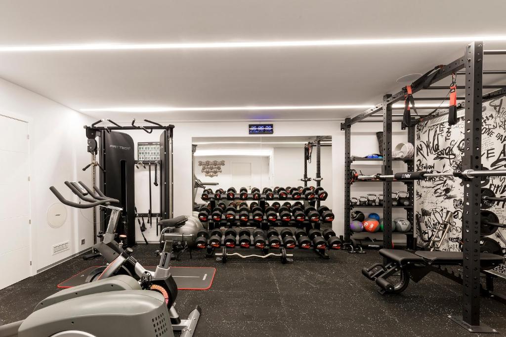 CAN EMYLA NEW MODERN VILLA WITH GYM 5 min FROM PACHA y LÍO ...