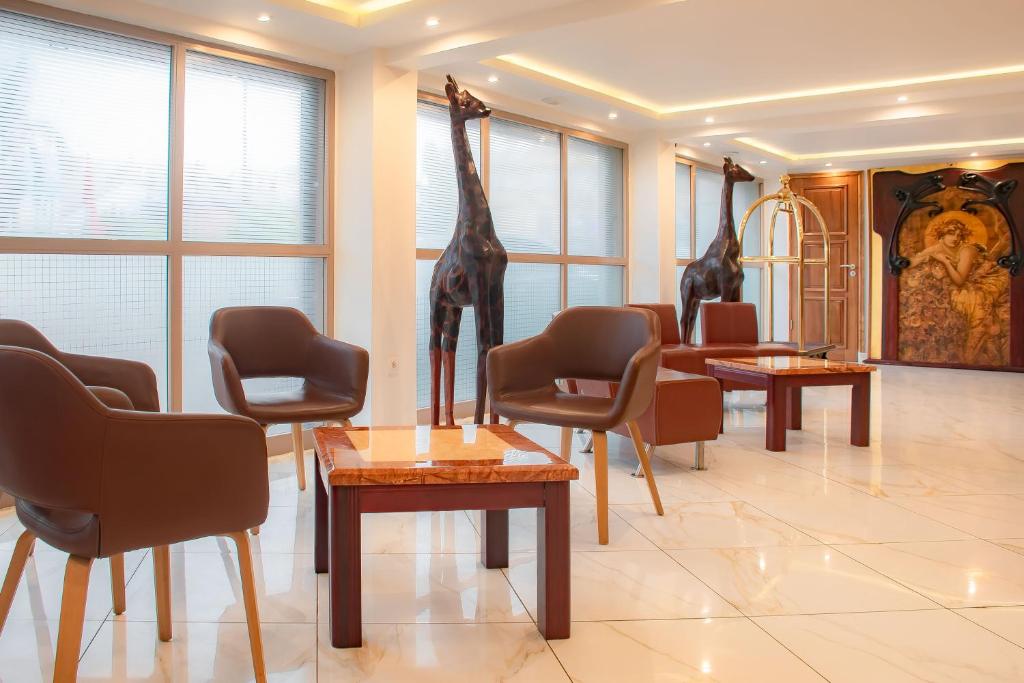 Posezení v ubytování FAYA Hotel