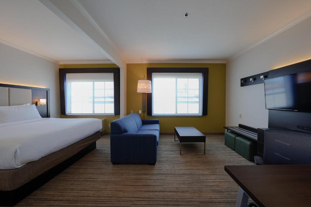 Holiday Inn Express & Suites Santa Clara - Silicon Valley by IHG photo