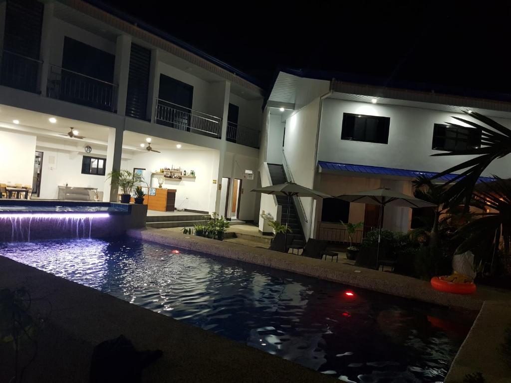 Bazén v ubytování MGH Alona Resort nebo v jeho okolí