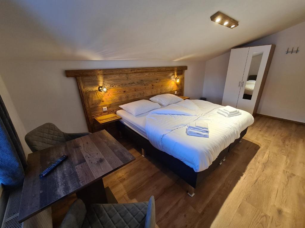 Postel nebo postele na pokoji v ubytování Hotel Pension Annerlhof