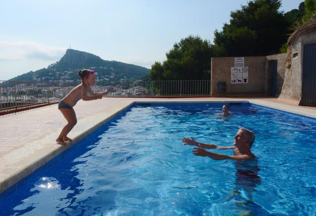 The swimming pool at or close to Nautic 1-4