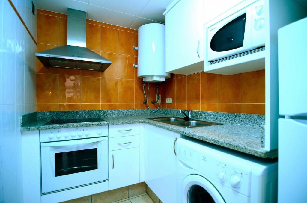 A kitchen or kitchenette at Nautic 1-4