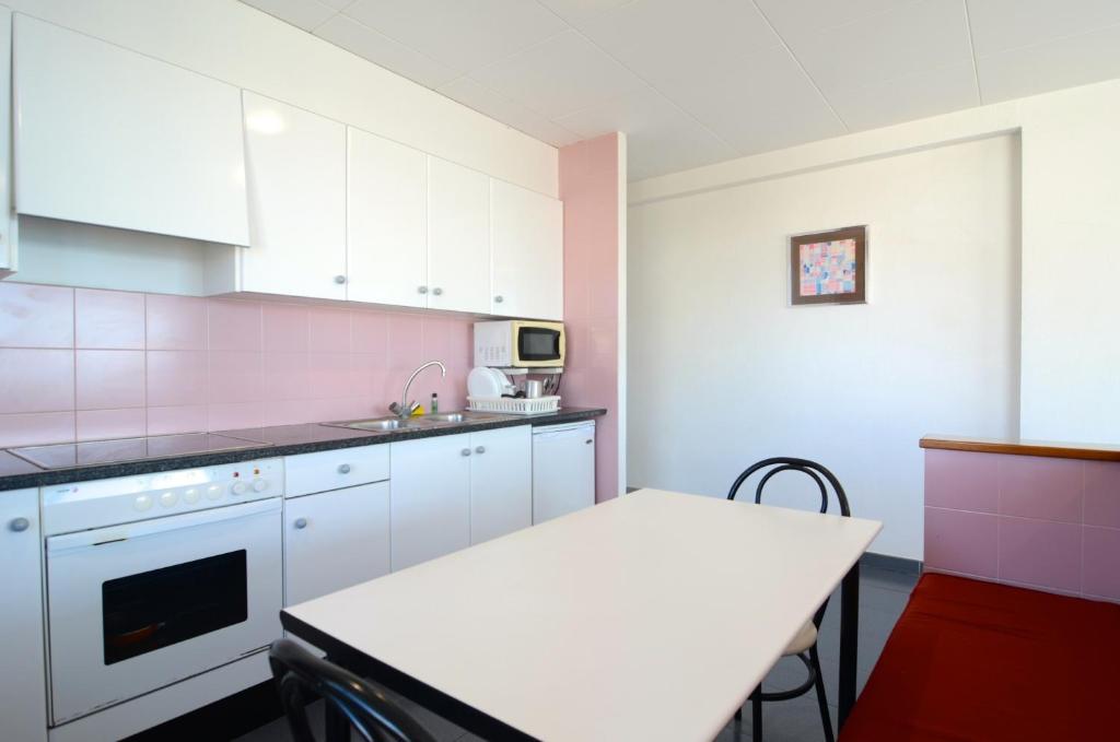 A kitchen or kitchenette at Nautic BX-4