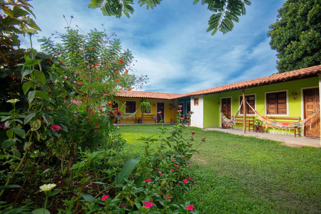 Um jardim em Pousada Aconchego