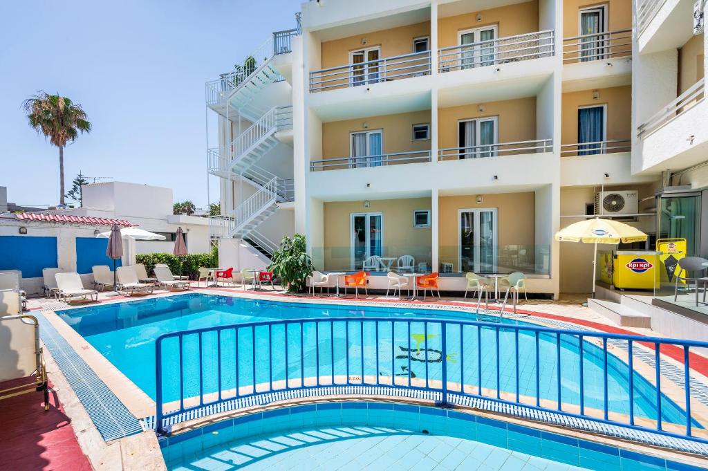 Bazén v ubytování Hotel Koala nebo v jeho okolí