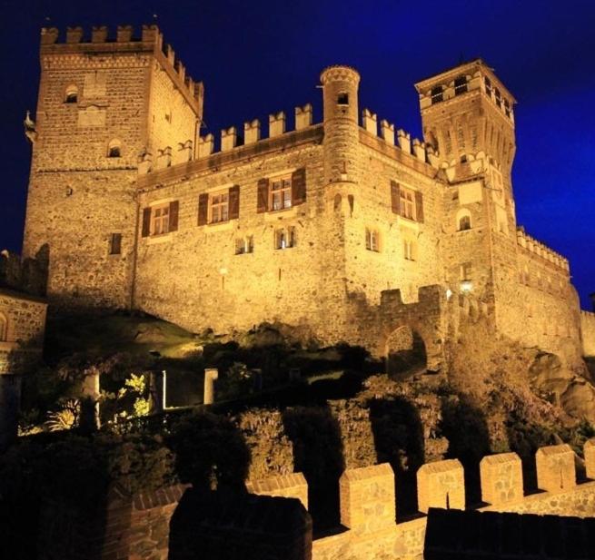 Fotografie z fotogalerie ubytování Castello Di Pavone v destinaci Pavone Canavese