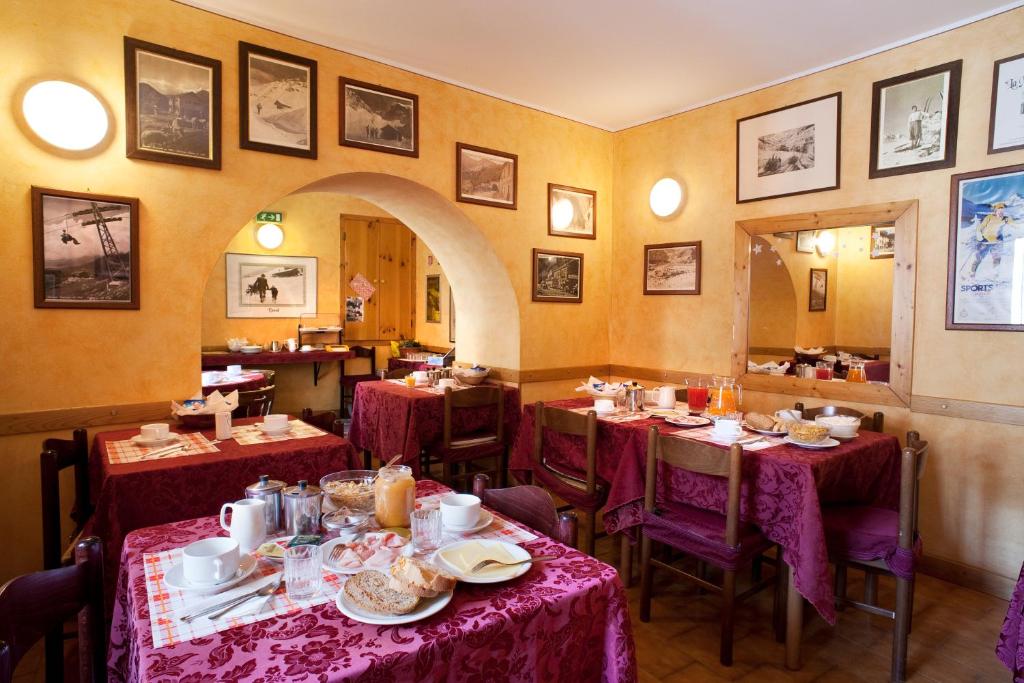 ห้องอาหารหรือที่รับประทานอาหารของ Hotel La Piazzetta