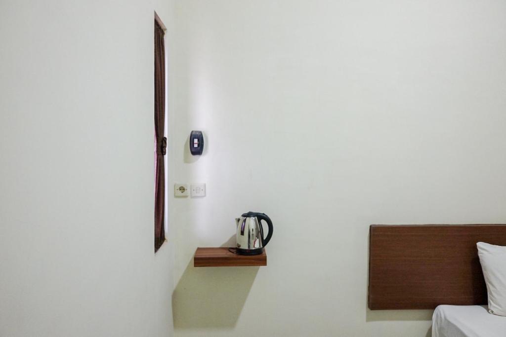 Letto o letti in una camera di RedDoorz Syariah near Exit Tol Pemalang Comal 2