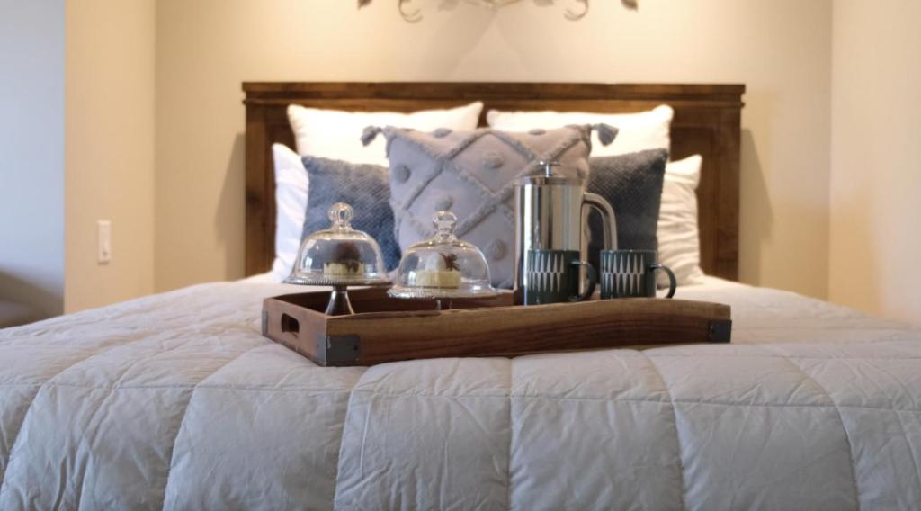 Kelowna Bed & Breakfast - CHATHAM HOUSE - Deluxe Suite Mit Queensize-Bett