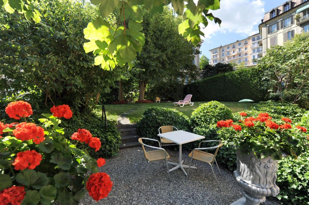 Um jardim no exterior de Elite