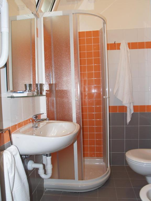 Koupelna v ubytování Hotel Austria