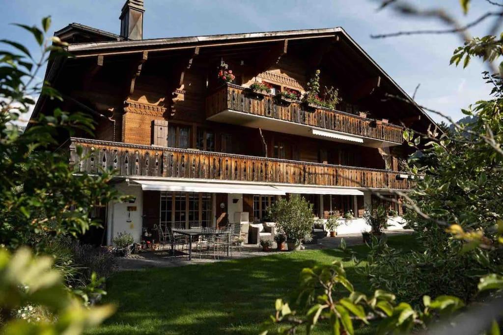 Zahrada ubytování Cozy Place in Gstaad center