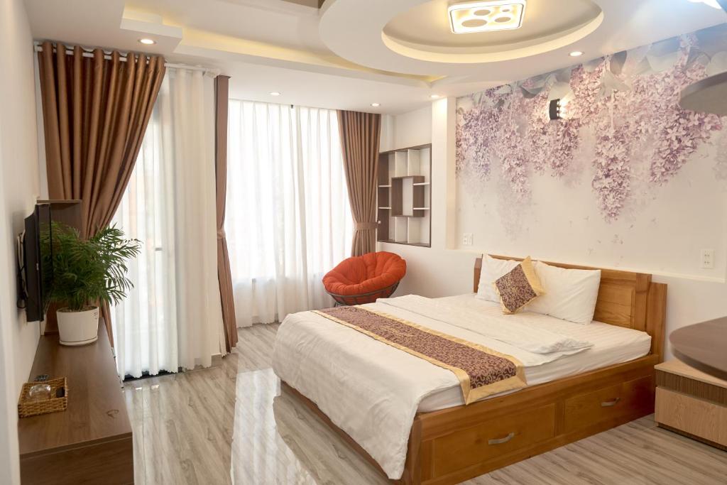 Una cama o camas en una habitación de Phương Linh Hotel