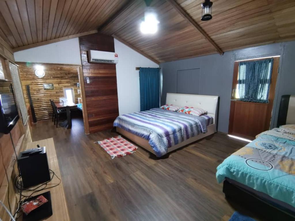 Postel nebo postele na pokoji v ubytování Cassava Homestay - Rumah Gallery