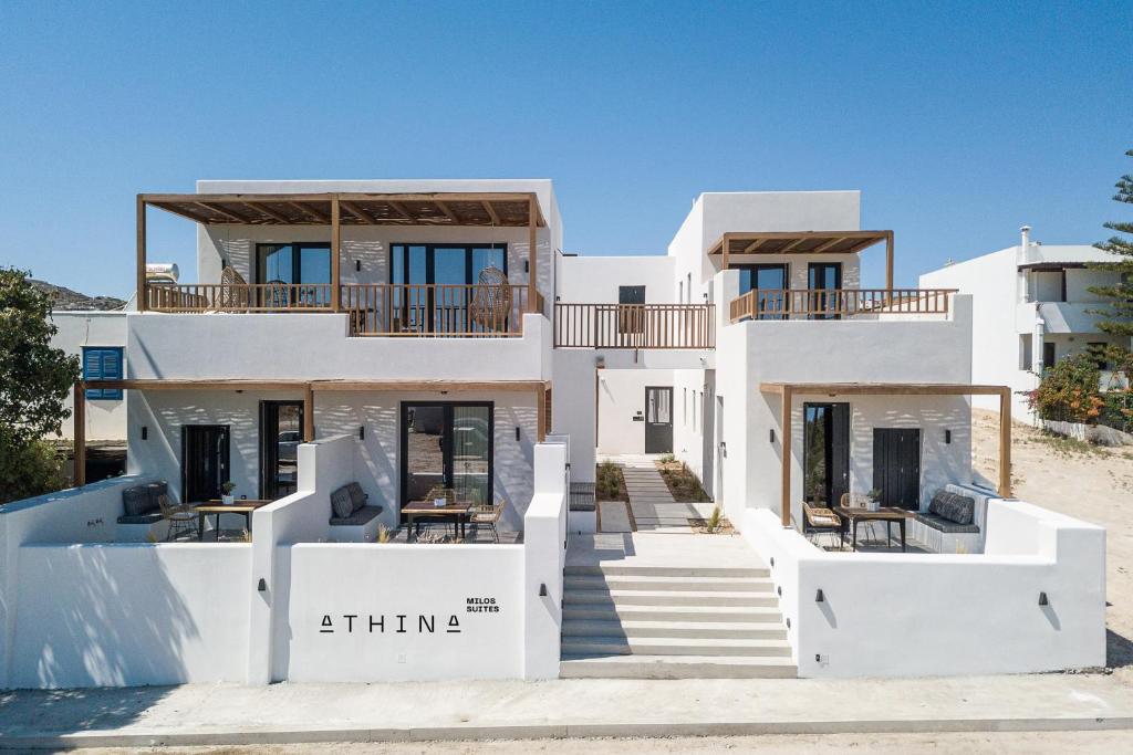 une maison sur la plage en positano dans l'établissement Athina Milos Suites, à Adamas