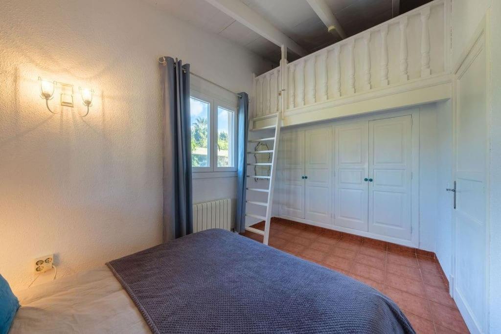 Postel nebo postele na pokoji v ubytování Magnifica Villa tranquila en el centro de Mallorca