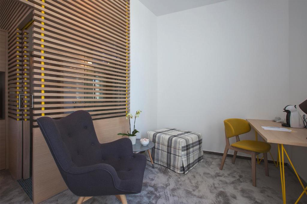 Posezení v ubytování Bed & Atmosphere Rooms