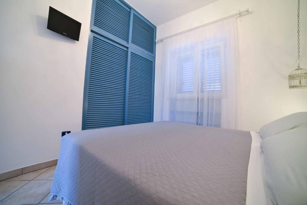 A bed or beds in a room at La Caletta Bed and Breakfast