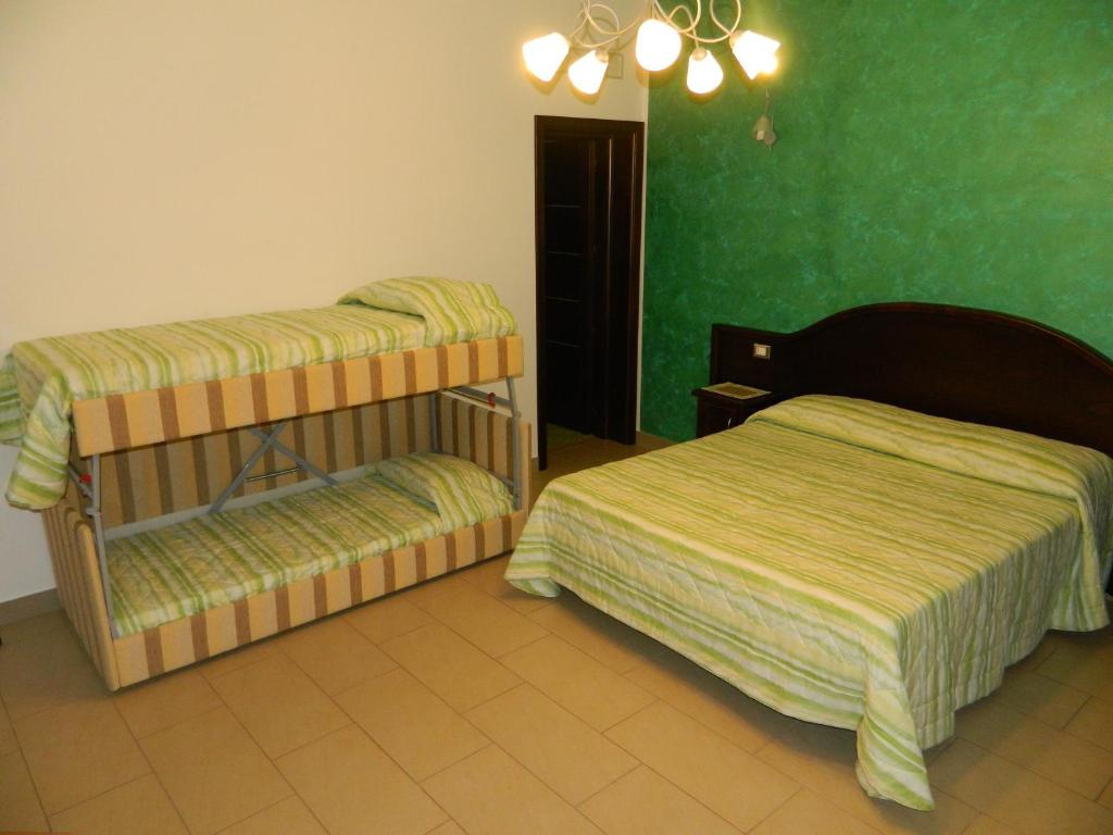 Baia Santa Margherita B&B - Chambre Quadruple Avec Balcon