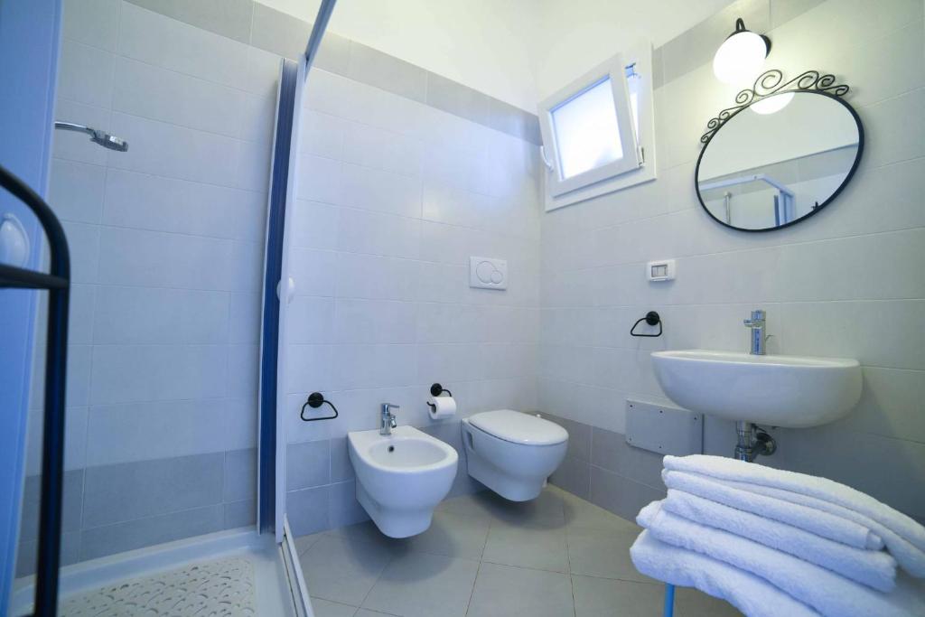 A bathroom at La Caletta Bed and Breakfast
