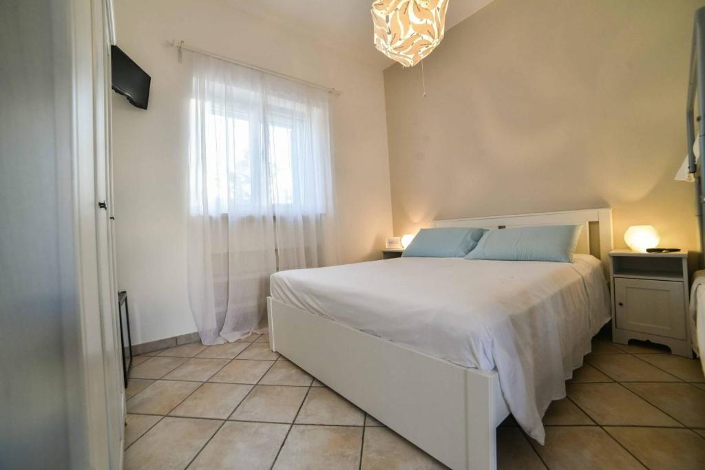A bed or beds in a room at La Caletta Bed and Breakfast