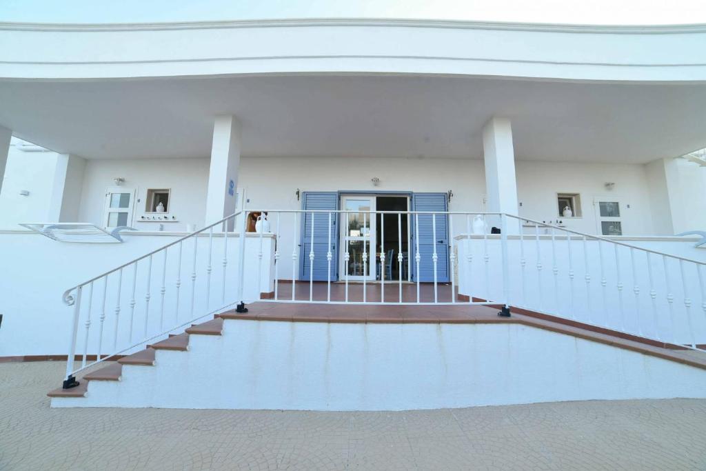 The facade or entrance of La Caletta Bed and Breakfast