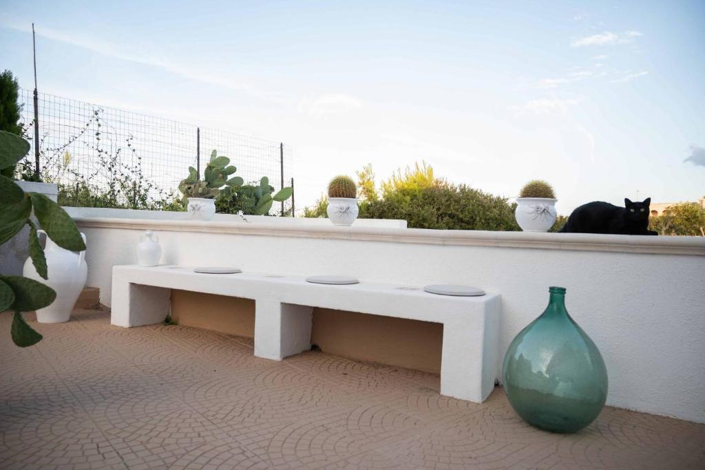 A balcony or terrace at La Caletta Bed and Breakfast