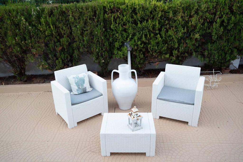 A seating area at La Caletta Bed and Breakfast