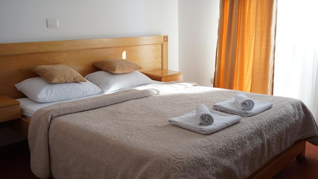 Postel nebo postele na pokoji v ubytování Hotel Serdar