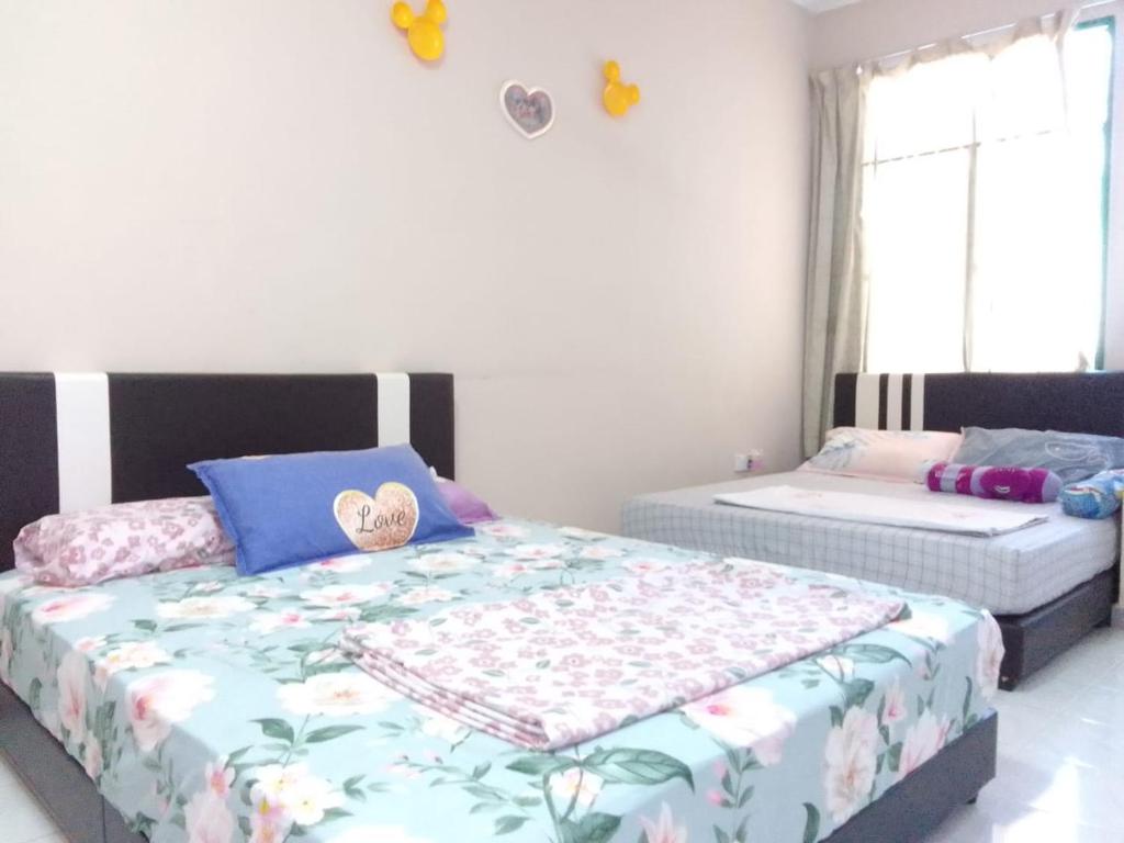 A bed or beds in a room at holiday home bagan lalang 5 aircon