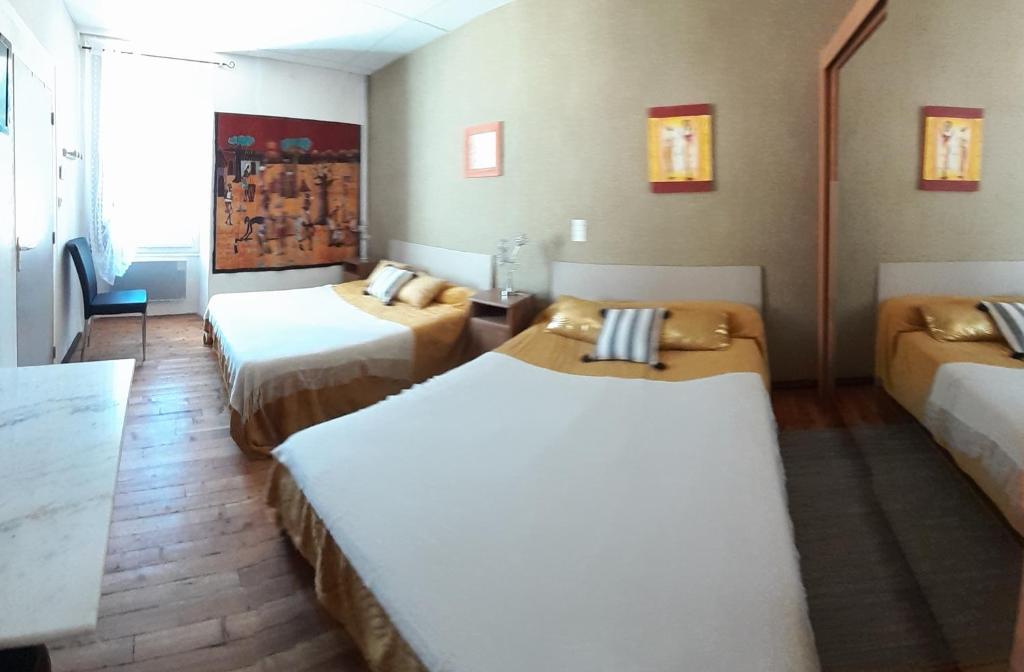 Un pat sau paturi într-o cameră la Rose des Alpes